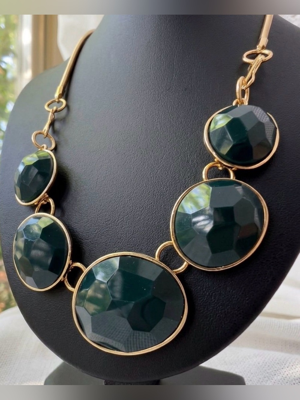 Vintage Avon Emerald Green Gold Bib Necklace Faceted Gemstone Statement Collar⁠